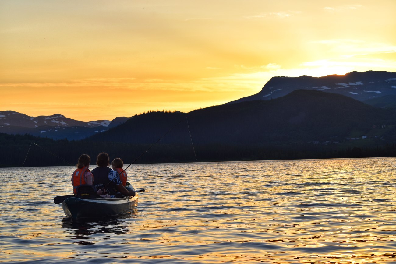 Guided Evening canoe tour / Beito Husky Tours